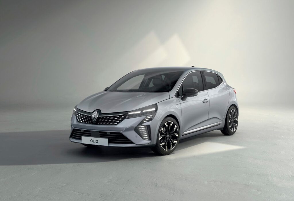 Eleganter silberner Renault Clio